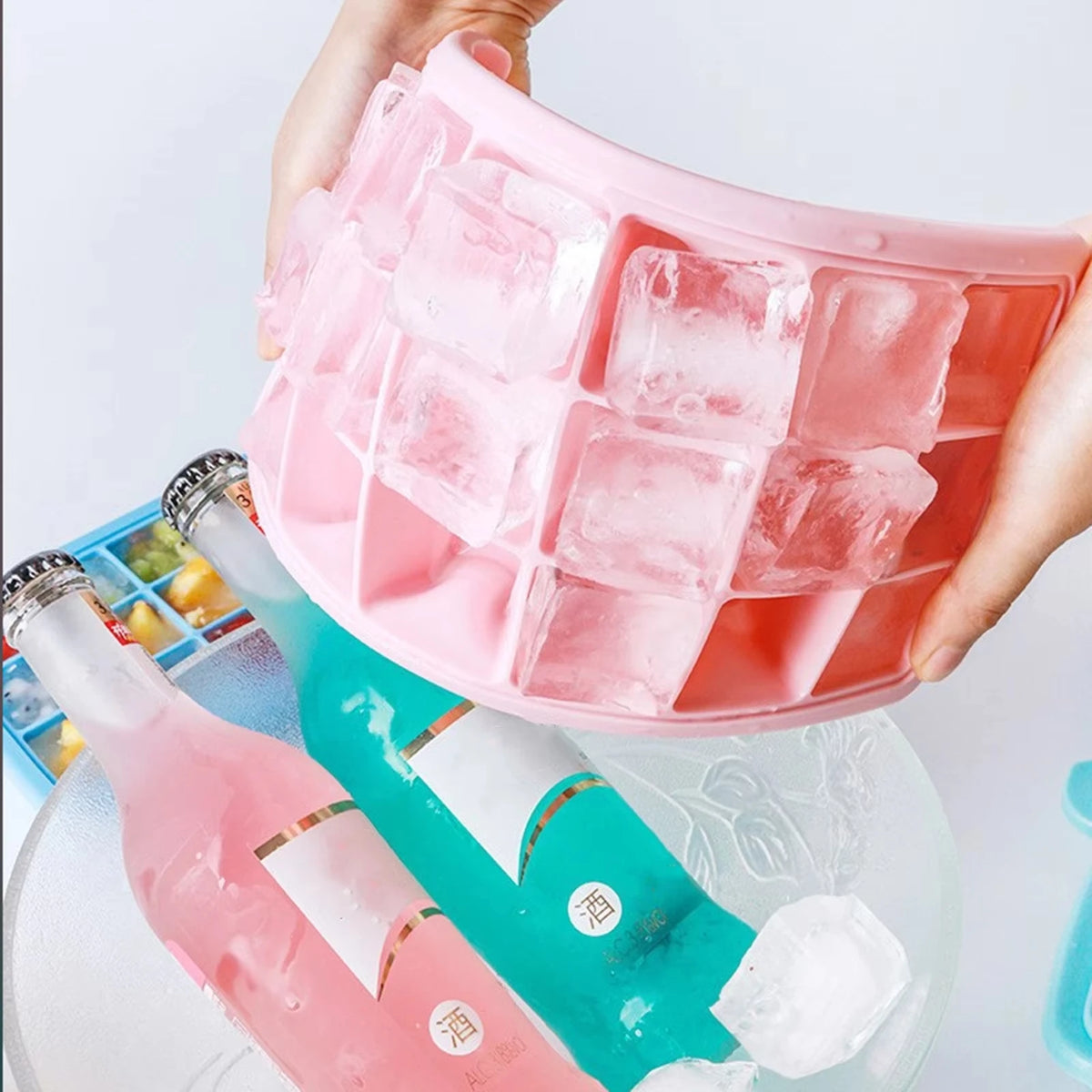 Silicone Ice Cubes Tray with Lid 24 Cubes Jelly Maker frozen Molds Easy-Release for Whisky Cocktail Cola Baby Food and Drinks